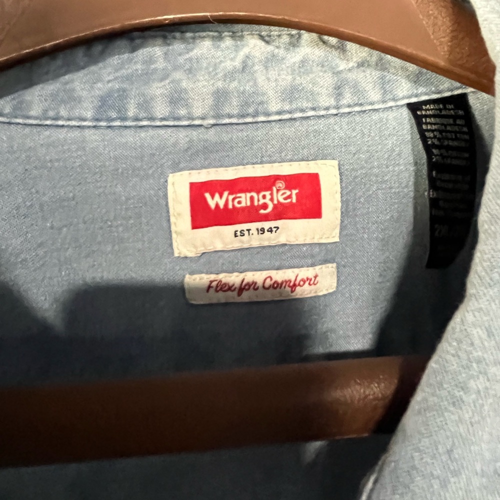 Wrangler Men's Casual Light Blue Button Down Shirt - Picture 2 of 5